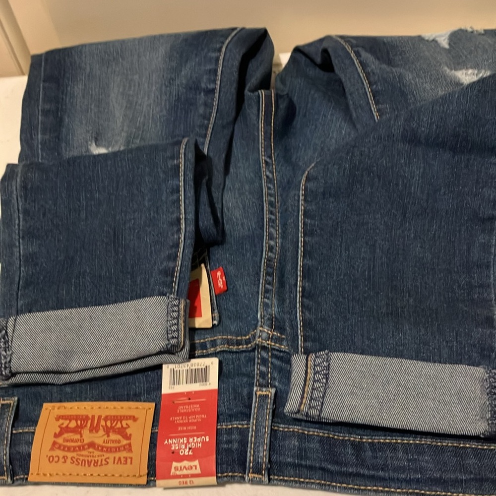 NWT Levi 720 12R High Rise Skinny Ripped  Jeans $60 Make me a reasonable offer - Picture 7 of 7